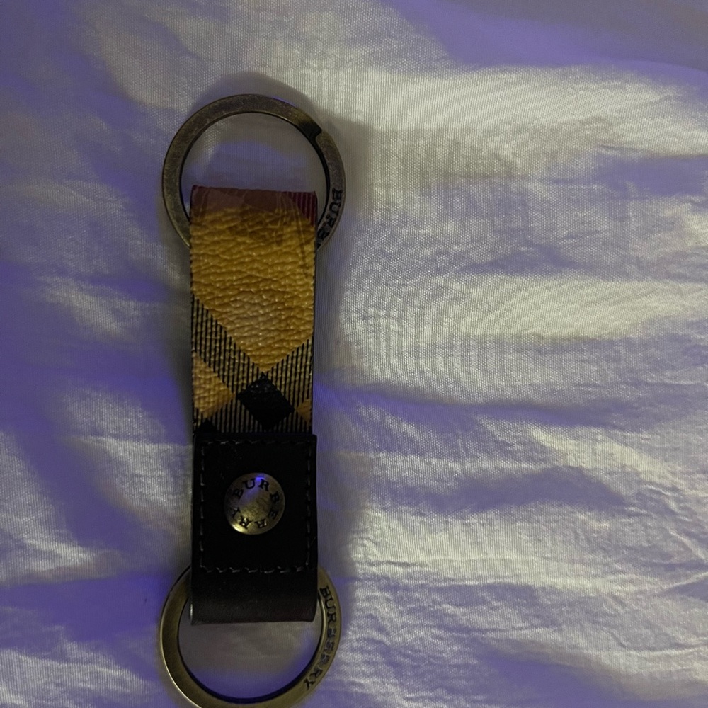 AUTHENTIC BURBERRY KEYCHAIN